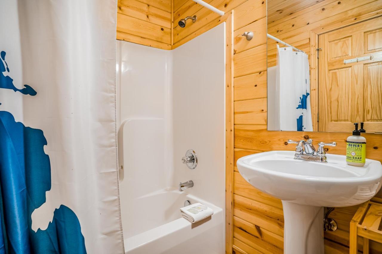 Kingfisher Cove Cabin 19 Saugatuck Εξωτερικό φωτογραφία